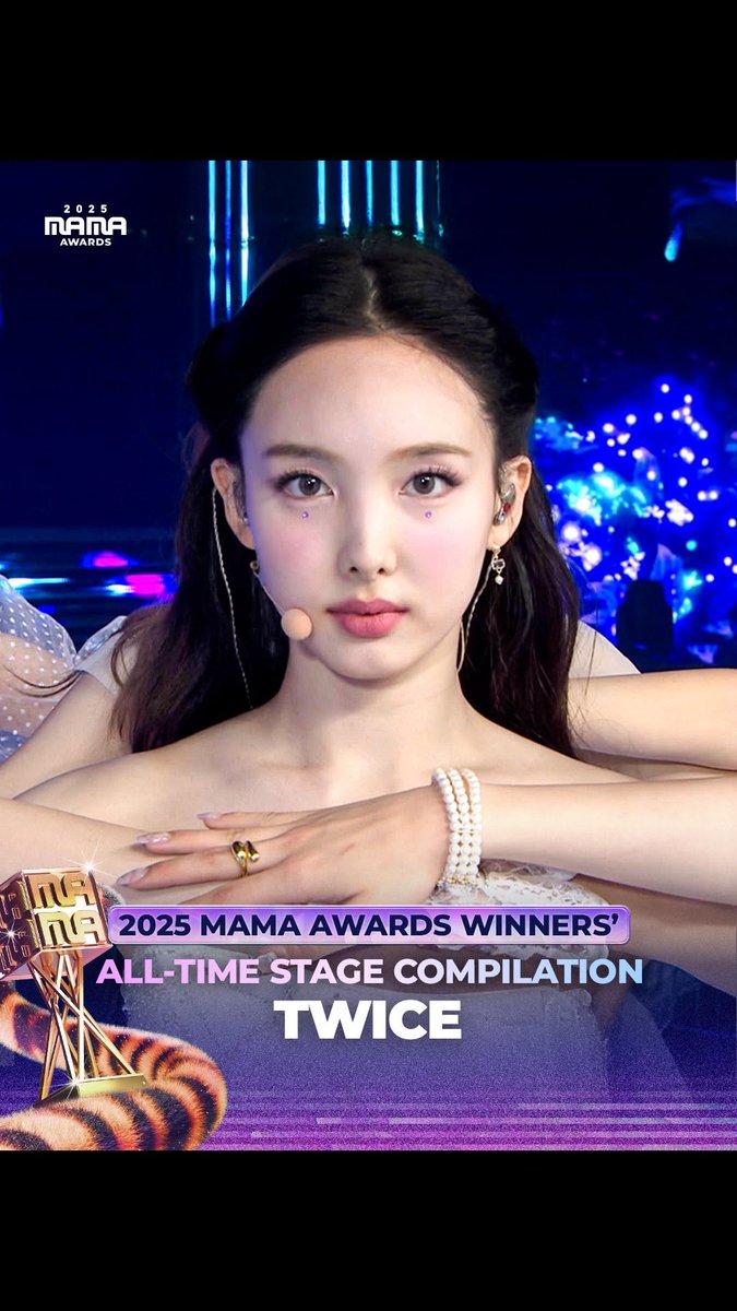 [#2025MAMA] WINNERS’ ALL-TIME STAGE #TWICE Take a look at the iconic stages of TWICE who won 🏆FANS’ CHOICE FEMALE TOP 10 *Mnet K-POP Youtube에서 Full ver.을 확인하세요! HEAR MY ROAR, UH-HEUNG 2025 MAMA AWARDS #MAMAAWARDS #2025MAMAAWARDS