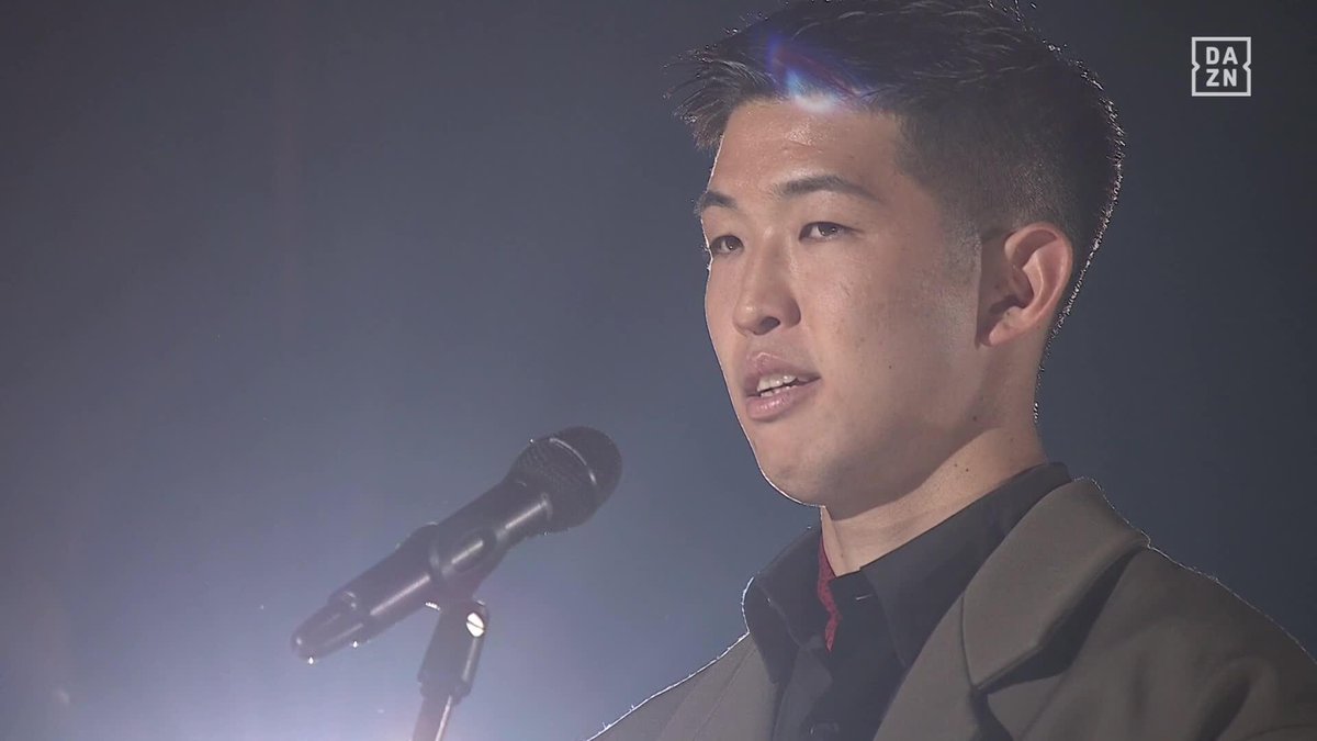 「自分を見た小さい子がGKをやりたいと そう思ってもらえる選手に」 優勝に導いた"鹿島の守護神" 早川友基が最優秀選手賞に輝く🏆 ビッグセーブでいくつもの勝点獲得に貢献し 史上2人目GKでMVP受賞🏅 🎖️2025 Jリーグアウォーズ 📱DAZN無料配信 ➡️ #Jリーグ #だったらDAZN
