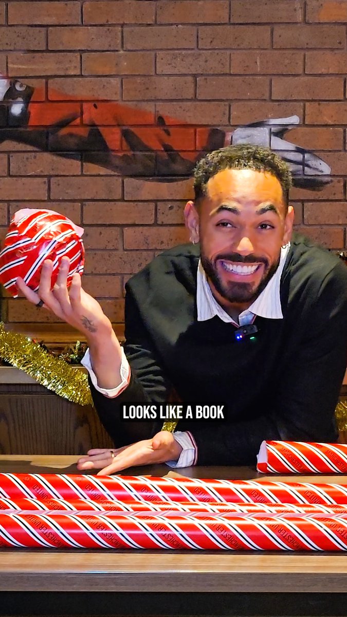 Find someone who laughs at your jokes the way Matheus laughs at his 🤣 🎁🎄 The Reds take on our Christmas wrapping challenge — watch the full video: