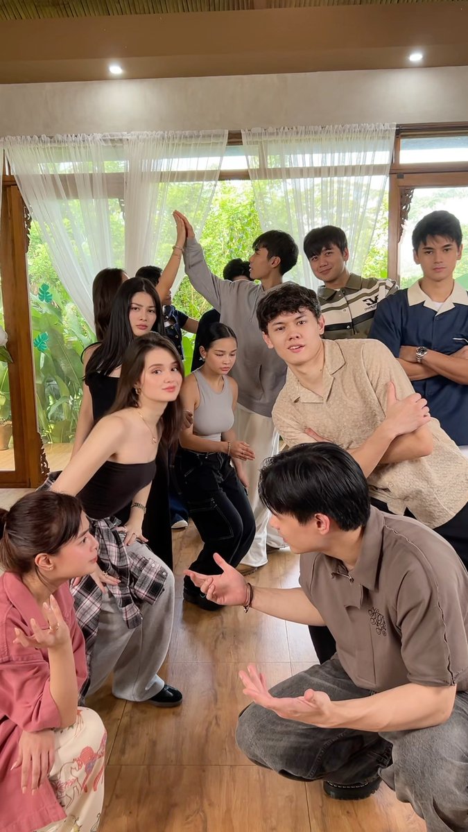 Lilitaw… aalis… pero babalik ulit! 👻✨ The former PBB Celebrity Collab Edition housemates are popping in and out bago natin sila makita in full acting mode sa The Secrets of Hotel 88! 🚪✨ #TheSecretsofHotel88