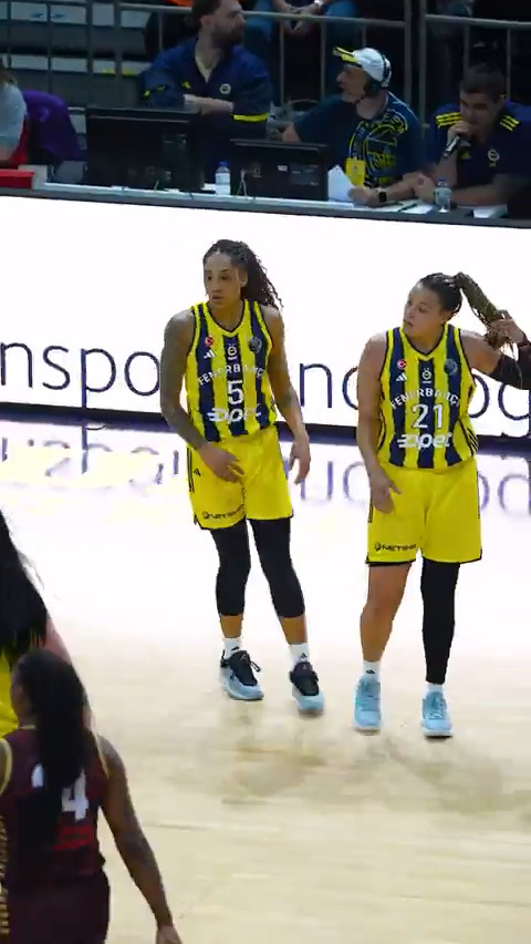 Ooh la la la 😮‍💨 #EuroLeagueWomen x gabby williams 👻