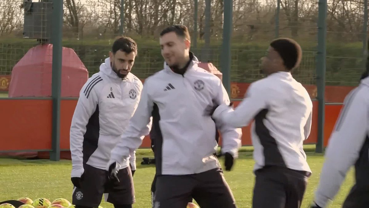 "There's a very good chance that Man United will go into 2026 in the top-four" 💬 Peter Stevenson provides an insight into the positive mood around Manchester United training and the latest on the future of Joshua Zirkzee 🔴