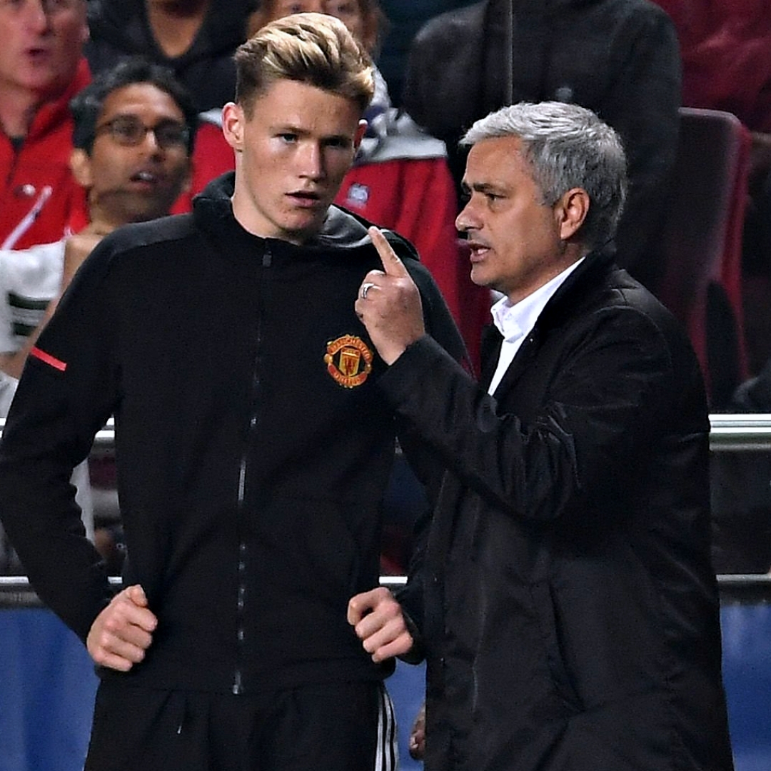 "Fui eu que deixei o Pogba em casa para meter o Scott McTominay lá dentro, o mínimo que ele podia fazer era dar-me a camisola" 😂