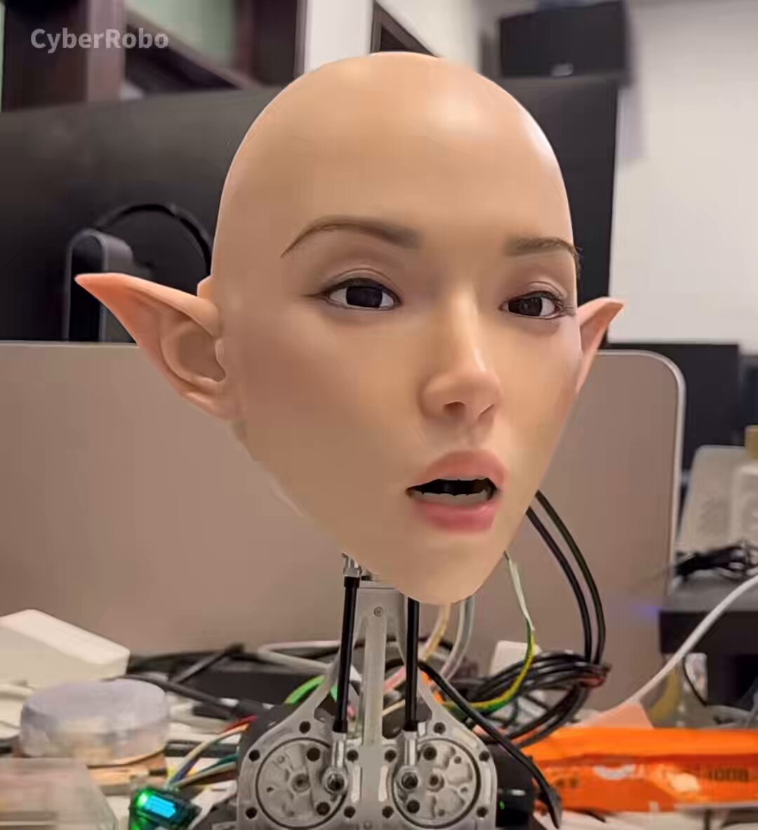Update from Hangzhou AheadForm: When speaking, the mouth movements are now synchronized with the speech, and the subtle facial expressions around the eyes are more refined.They prioritize providing people with humanoid robots that offer emotional companionship and emotional value.