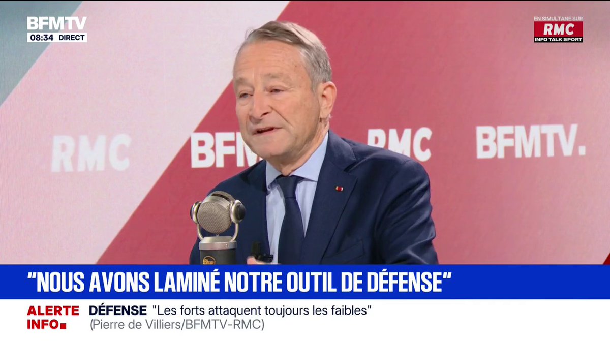 "Je suis favorable à ce qui a été proposé par le président de la République" Signe Pierre de Villiers 😂 la #fachosphere et #FakesCnews en PLS 😂 leur idole serait-il dans l’opposition contrôlée par l’Elysee 😂🤡🤡🤡🤡
