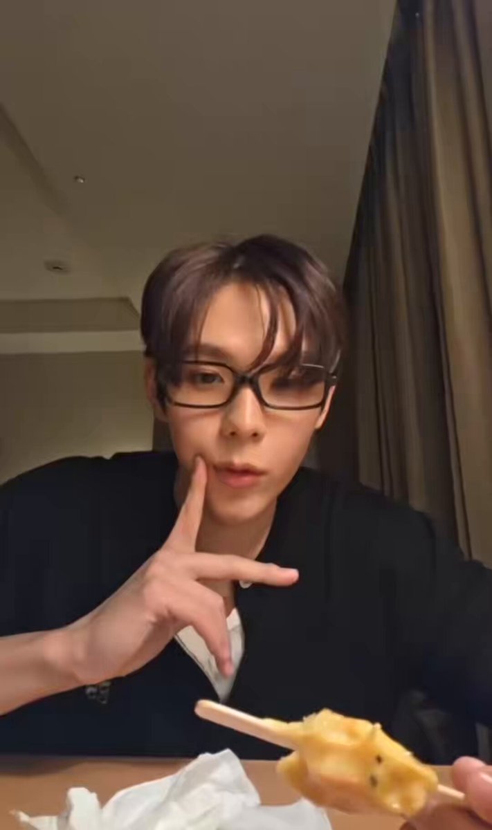 Shotaro mentioned #JUNGWOO #정우. He said he video called Jungwoo and Doyoung was with him too 🫶🏼 🧋: I really hope they take care of their health and come back safely. They’re hyungs who have treated me really well