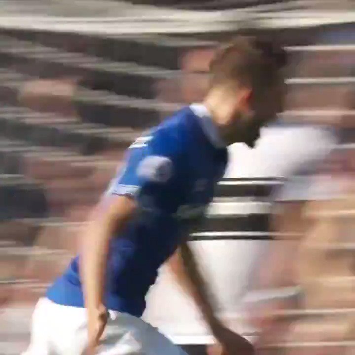 Gylfi Sigurðsson with a lovely guided finish into the corner with his supposed weaker foot against Fulham 🇮🇸🔵⚪️🤩😮‍💨 #EFC #Everton
