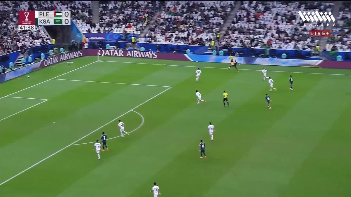 رامي حمادة حارس منتخب فلسطين ينقذ أول فرص السعودية 🇸🇦🧤 تابعوا المباراة وباقي مواجهات #كأس_العرب_على_شاشا 🏆✨ يمكنكم مشاهدة المباريات مجاناً وبدون تسجيل دخول 📺