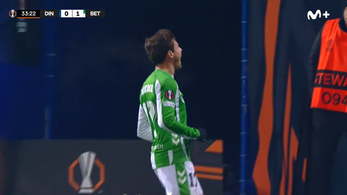 🟢🎩 JUEGUEN. Golazo del Real Betis Balompié 🌴💚. La dejada de Bakambu y la definición de Riquelme. #UEL #LaCasaDelFútbol