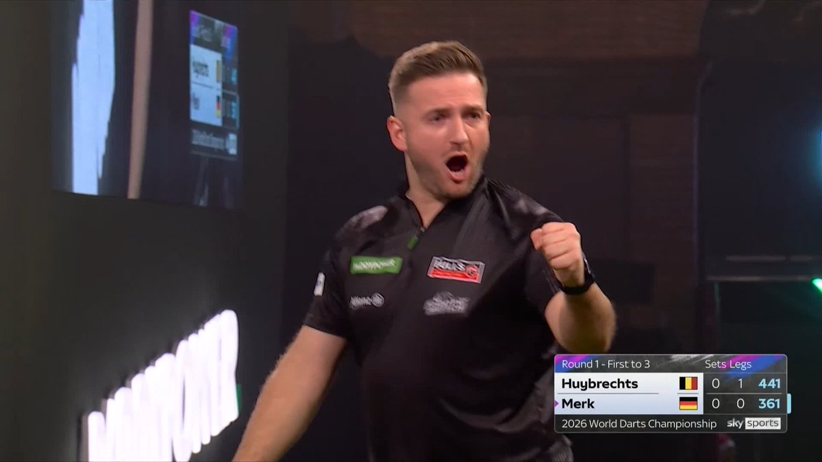 Arno Merk lands the first 180 of the 2025/26 World Darts Championship! Superb from the German! 📺 #WCDarts | R1