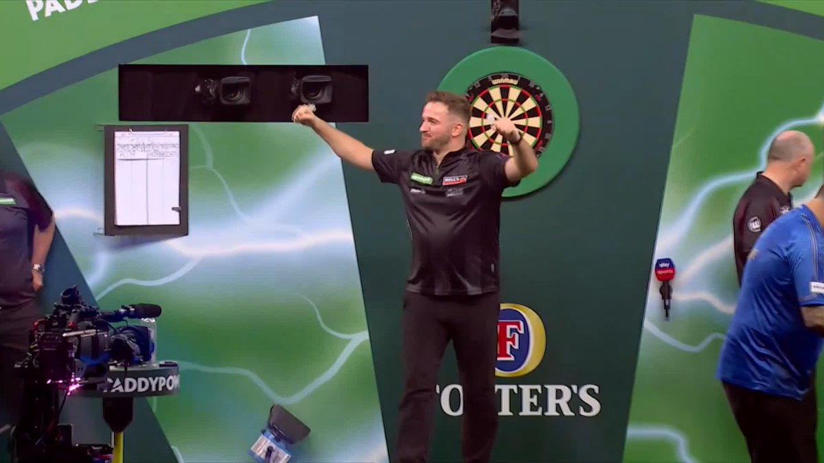 DEBUT DELIGHT FOR MERK! What a moment for Arno Merk! The German is the first player through to Round Two, defeating Kim Huybrechts 3-1 to triumph on his Ally Pally debut! 📺 #WCDarts | R1