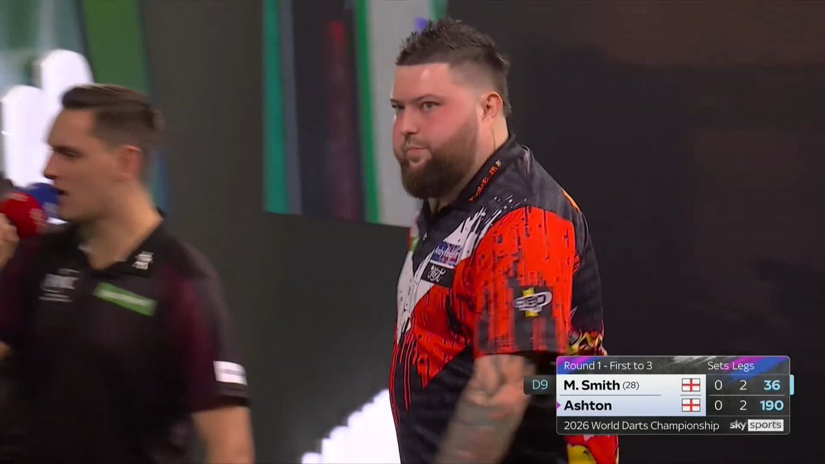 FIRST BLOOD TO BULLY BOY! Following four consecutive holds of throw, Michael Smith breaks the Lisa Ashton throw to seize the early initiative! 📺 #WCDarts | R1