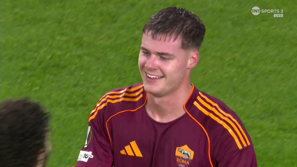 Double trouble 😮‍💨 Evan Ferguson with a sumptuous finish to register his second for the night and Roma's third 👀 📺 TNT Sports &amp; discovery+ UK