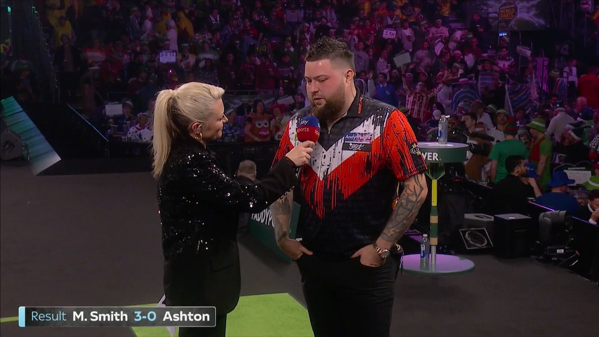 Michael Smith reacts to his round one victory over Lisa Ashton 🗣️