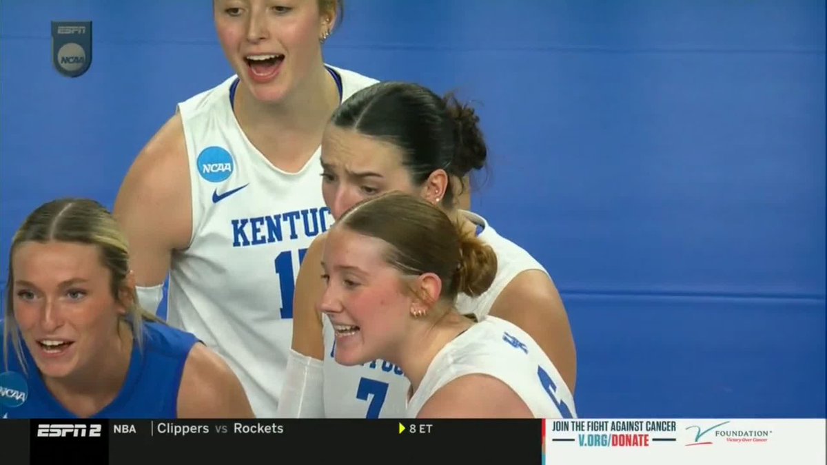 There she goes again 🤷‍♀️ Eva Hudson #NCAAWVB x 🎥 ESPN2 / Kentucky Volleyball