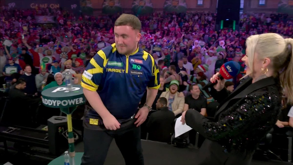 The first appearance of the tournament for the Ally Pally wasp 🤣