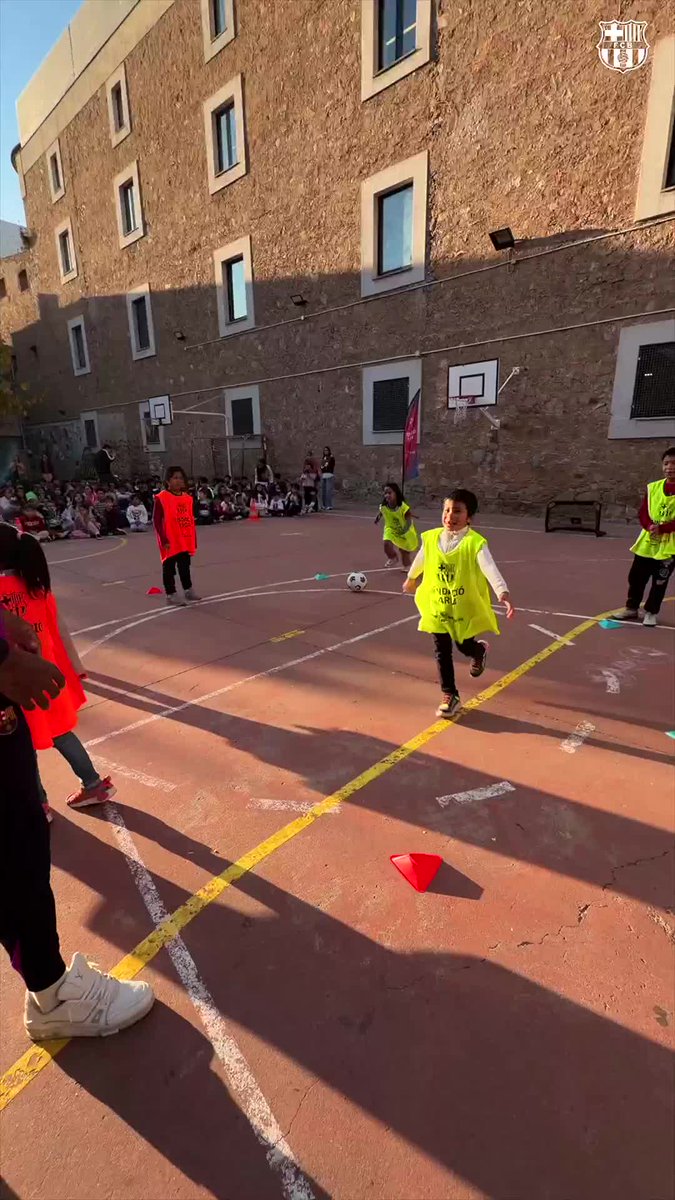 A day in the life of Marcus Rashford giving back to the community💙❤️ Barça Foundation 1. 📖 Vedruna School – Reading session and Q&A with kids 2. ⚽️ CO Submarí - Nike #FutureOfYouthSport