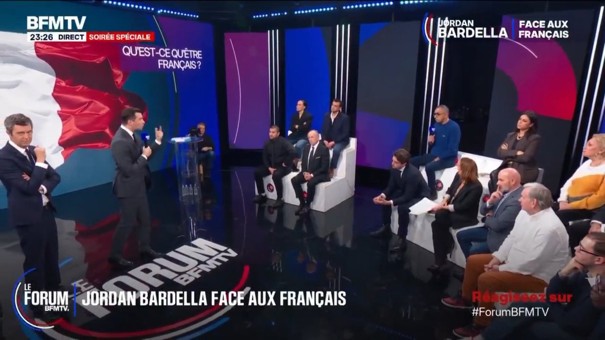 Nous souhaitons mettre en place la priorité nationale, notamment dans l'accès au logement social et au logement étudiant. Les Français n'ont qu'un seul pays : ils doivent bénéficier de cette priorité nationale.