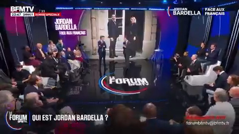 L'âge est le seul élément sur lequel je ne pourrai rien faire, mais je gère un parti politique qui est le premier parti politique de France et je suis, à l'âge que j'ai, habité par l'urgence et par la responsabilité.