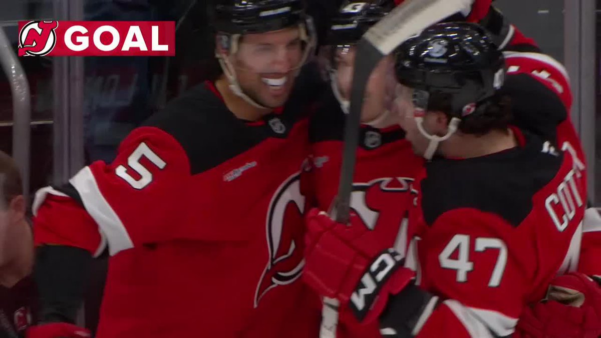 Luke Hughes with the SWEET SPIN CYCLE goal 😱🚨