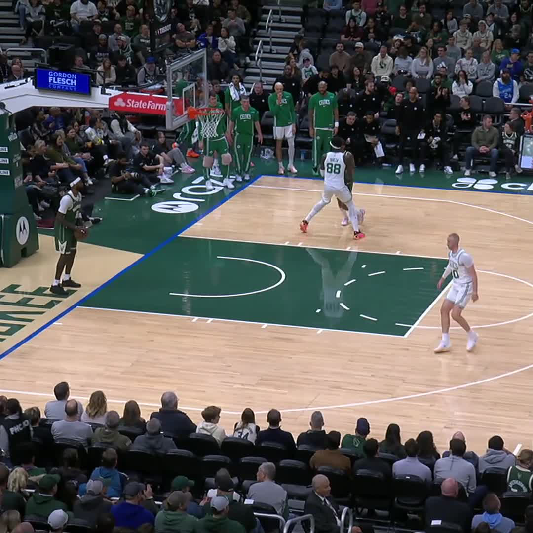AT THE BUZZER 🚨