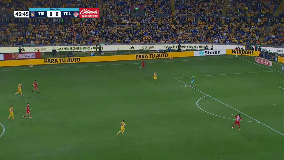 GOOOOOOOOOOL DE CORREA, GOL DE LOS Club Tigres 🐯 🐯🔥 Hugo González se equivocó y Ángel Correa aprovechó el error, ya lo ganan los Felinos. 🐯 #Tigres 1-0 #Toluca 👹 #FinalLigaMX