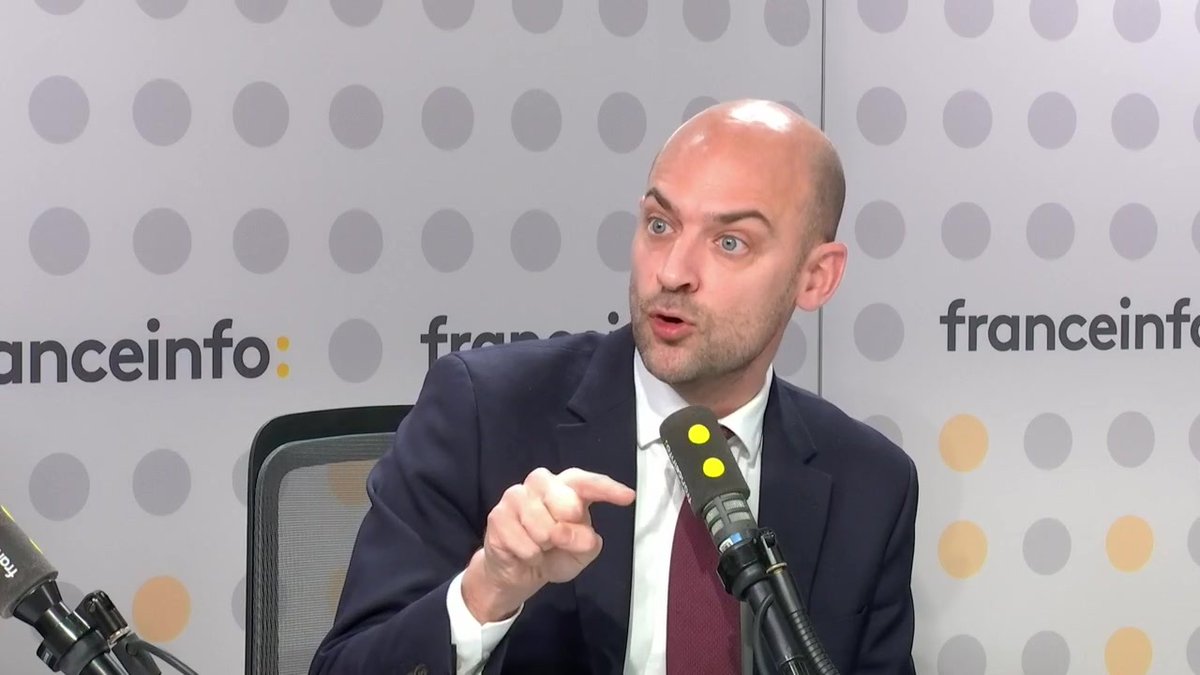 🔴 Guerre en Ukraine ➡️ "Les Européens vont décider de priver la Russie des actifs qui sont placés en Europe, 200 milliards d’euros, aussi longtemps que nécessaire, jusqu’à ce que la Russie cesse sa guerre d’agression et verse des réparations à l’Ukraine", dit Jean-Noël Barrot