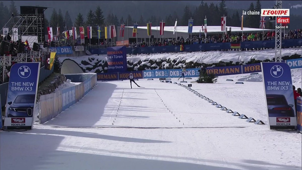 🥈 Éric Perrot sur le podium de ce sprint à Hochfilzen ! Il finit seulement quatre secondes derrière Tommaso Giacomel, qui va décrocher la victoire. Suivez la Coupe du monde de biathlon en direct sur la chaine L'Équipe #lequipeBIATHLON