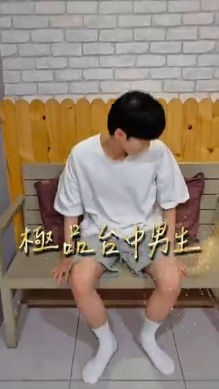 極品台中男生｜掐脖子射嘴巴專業🥵 可愛的外表下 有著極大的反差‼️ 最愛掐脖子 射嘴巴😈 17/5 身高170 有腹肌 雙子座 因為身體有部位硬起來 跟石頭一樣🫣 所以叫小石頭🪨 所以最渣的星座 是雙子嗎❓ 小樂同學(Xiaole) 小石頭🪨 完整版 🔗 🔗