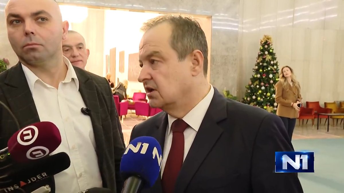 Ministar policije Ivica Dačić nije odgovorio na pitanje Žaklina Tatalović šta se dešava sa osobom iz šatorskog naselja koja je napala ekipu N1. On je dodao da to nije u njegovoj nadležnosti.