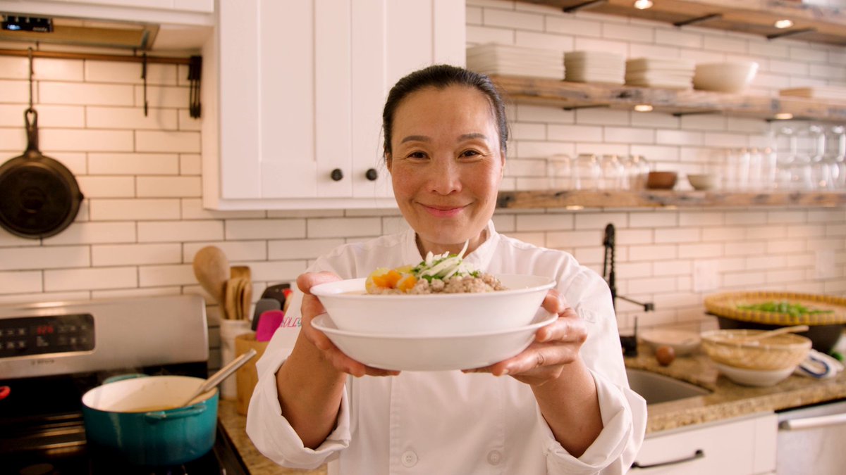Hang's journey from Vietnam to San Francisco is inspiring! From learning the art of running a noodle shop with her mother, she created Noodle Girl, a thriving Vietnamese catering business. See what Noodle Girl is serving: Learn how Noodle Girl uses PayPal to streamline invoices and payments — keeping her business running smoothly. 👇