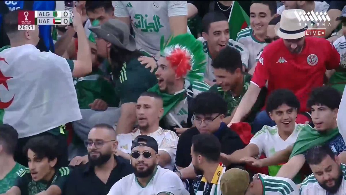 أجواء رائعة من جماهير الجزائر في المدرجات 🇩🇿😍 تابعوا المباراة وباقي المواجهات في #كأس_العرب_على_شاشا 🏆💫 شاهد الآن مجاناً وبدون تسجيل دخول 📺