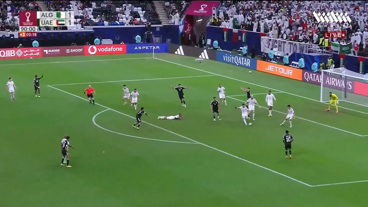 نهاية الشوط الثاني بالتعادل الإيجابي المثير بين الجزائر والإمارات 🤝 ليتم اللجوء إلى الأشواط الإضافية 🔥 تابعوا المباراة وباقي المواجهات في #كأس_العرب_على_شاشا 🏆💫 شاهد الآن مجاناً وبدون تسجيل دخول 📺