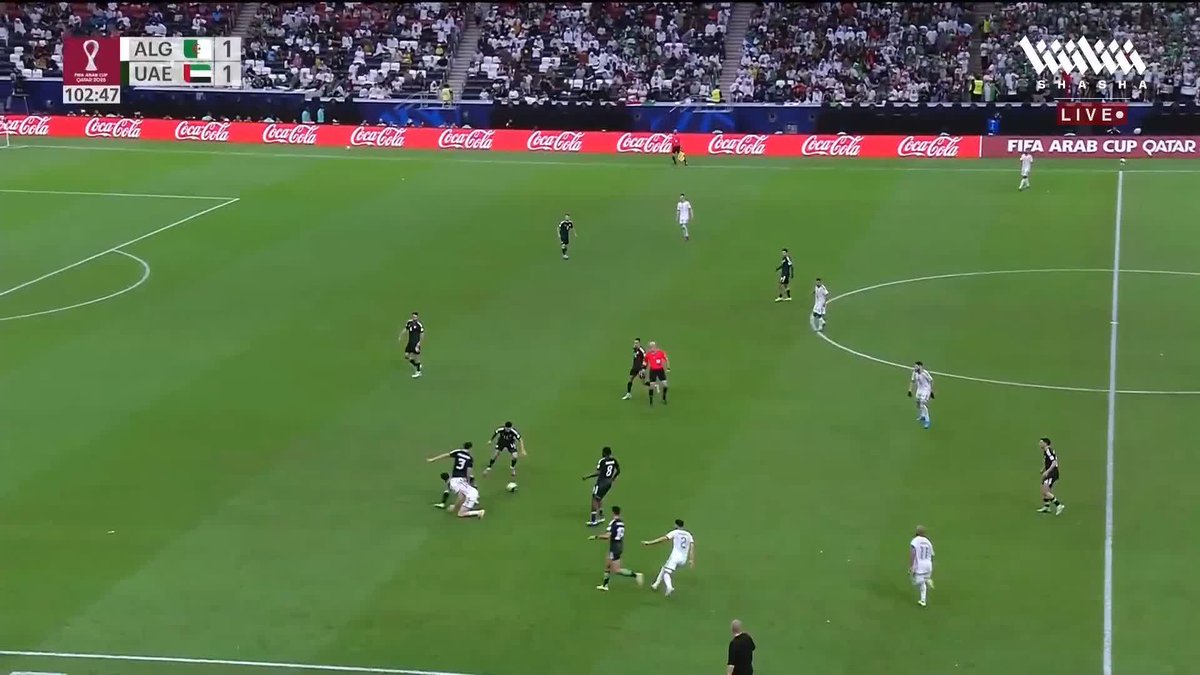 ياسين براهيمي لم يستغل خطأ دفاع الإمارات ويهدر هدف التقدم للجزائر 🇩🇿🔥 تابعوا المباراة وباقي المواجهات في #كأس_العرب_على_شاشا 🏆💫 شاهد الآن مجاناً وبدون تسجيل دخول 📺