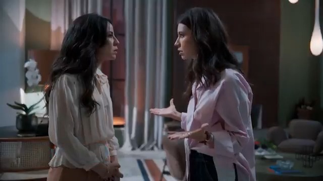 "Eu tenho a impressão de que essa fundação que leva o nome dele não é tão beneficente assim" 🫣 Lorena contando pra Zenilda que tem coisa errada na fundação do Ferette… Hoje, 21h20, temos um compromisso marcado, hein? 😘 #TrêsGraças