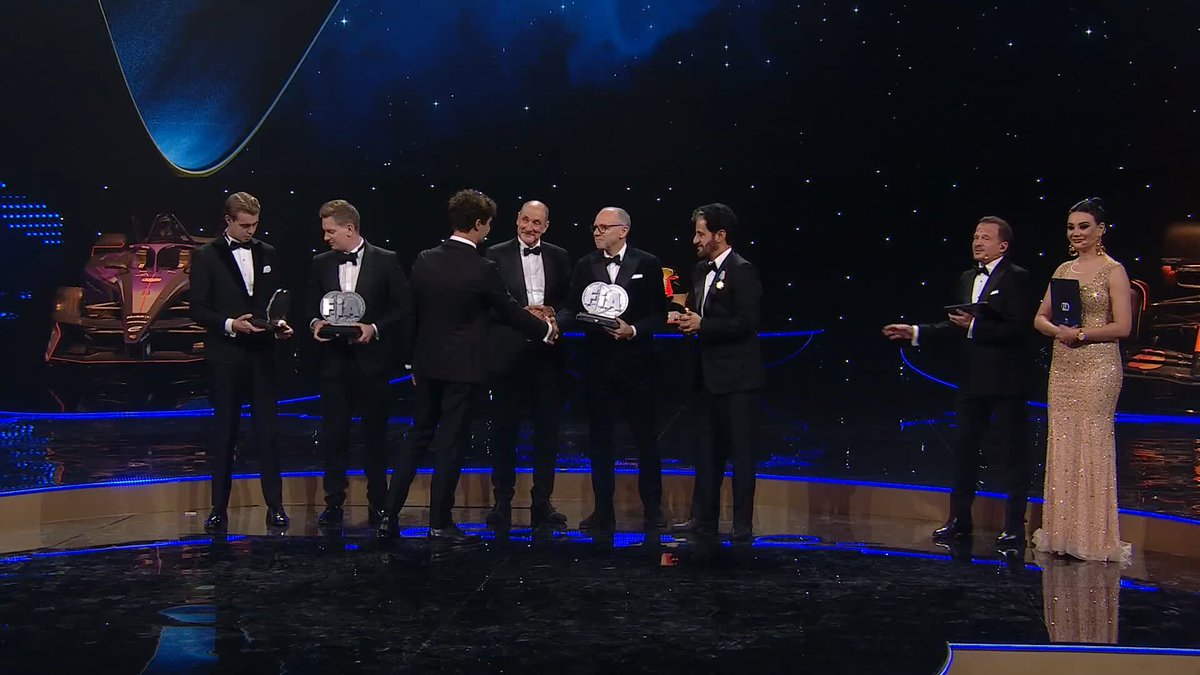 Leonardo Fornaroli is back at the FIA Awards this year, picking up his FIA Formula 2 trophy! 👏 #FIAAWARDS2025