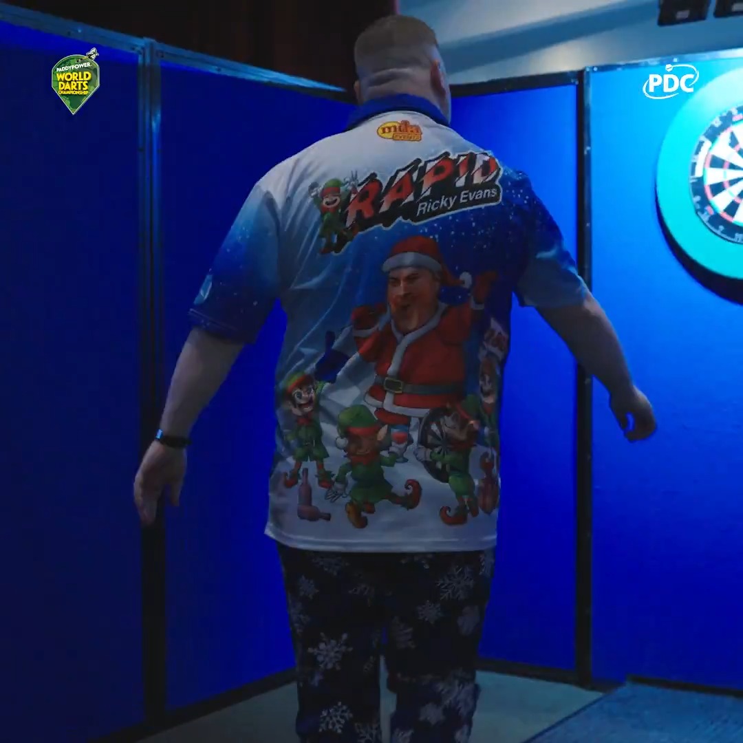 Christmas mode ACTIVATED! 🎅 #WCDarts | 'Rapid' Ricky Evans🎯