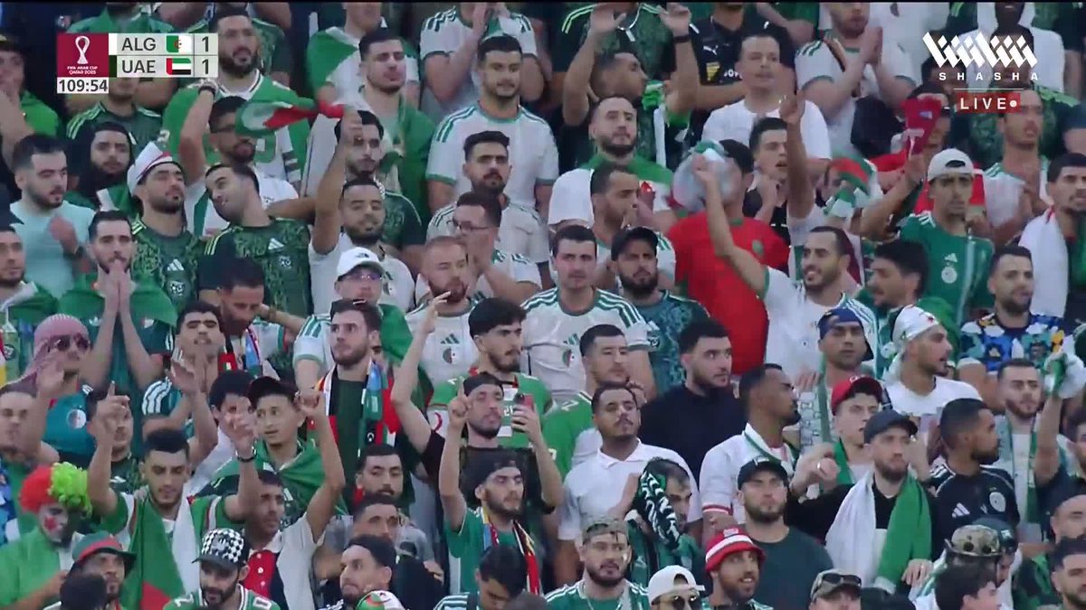 من أجل تسجيل الهدف 💫 الجماهير الجزائرية تشعل حماس المدرجات 🇩🇿🔥 تابعوا المباراة وباقي المواجهات في #كأس_العرب_على_شاشا 🏆💫 شاهد الآن مجاناً وبدون تسجيل دخول 📺