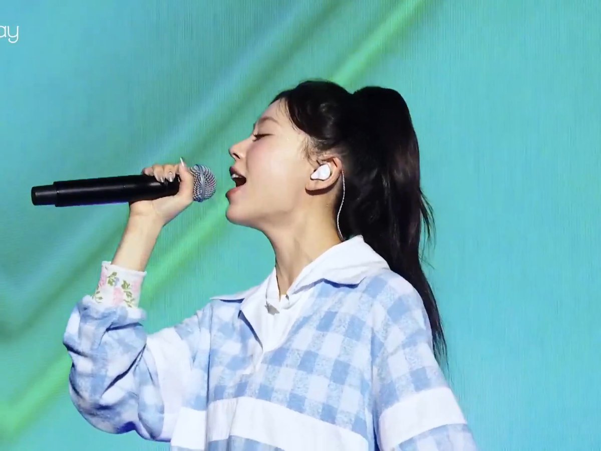 the phrase "japanese idols can't sing" doesn't apply to illit either