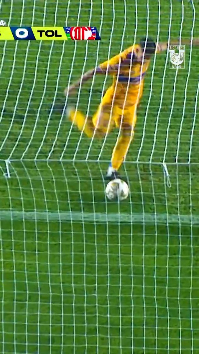 🤯🫸🏼⚽️ Ese balón lo detuvo nuestro Jugador #12, el empuje y aliento de la Mejor Afición de México, tenemos pruebas y cero dudas.