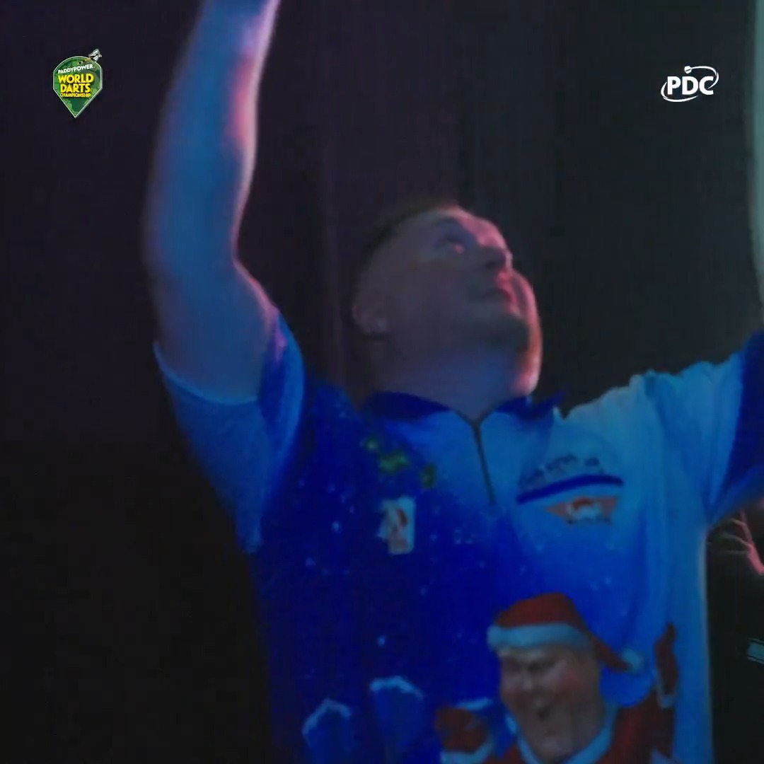 Rapid races into Round Two! 💨 #WCDarts | 'Rapid' Ricky Evans🎯