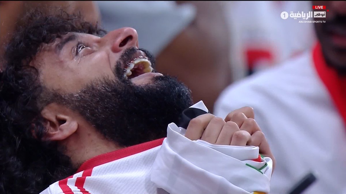 امارات يا بلادي … وسط العين وفوادي .. الحمدلله دوما الف مبروك لشعب الامارات وكل محب للإمارات .. هاردلك لمنتخب الجزائر الشقيق وجماهيره