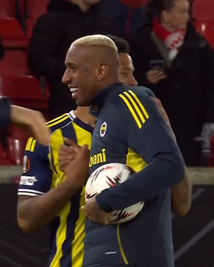 🇧🇷 Talisca's perfect hat-trick 💛💙 #UEL | Fenerbahçe SK