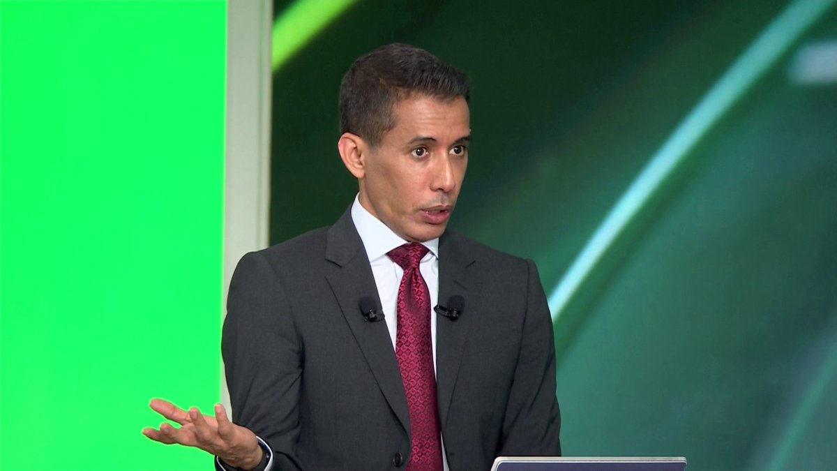 #بتال_القوس تعليقاً على تأجيل الجولة العاشرة وعدم ترحيل كامل الجولات: يمكن مانويل "اشترى دماغه" بدل ما يعدل تواريخ كثيرة يعدل تاريخ واحد فقط #في_المرمى 📺 شاهدوا الحلقة الكاملة من هنا: