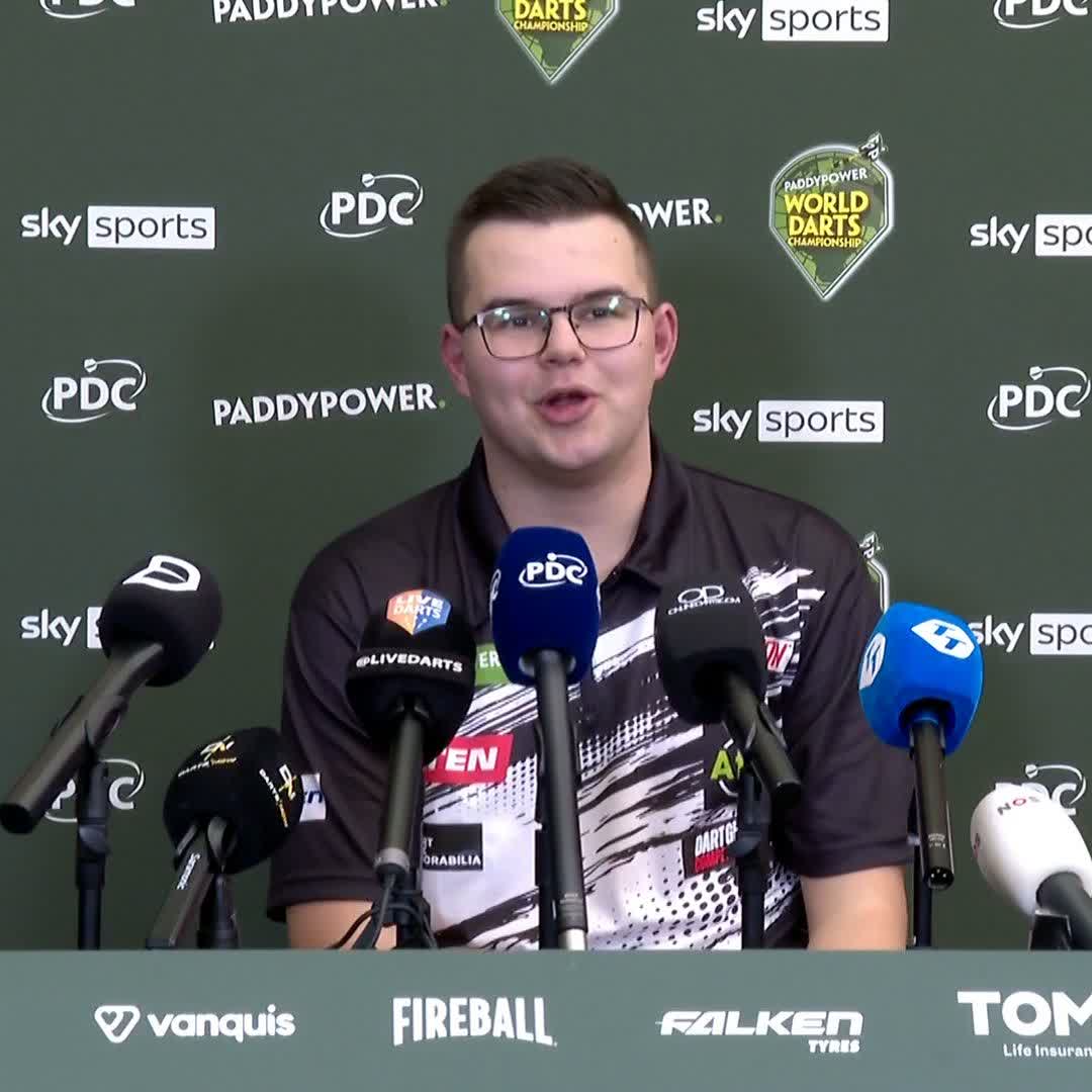 🗣️ "It's difficult to put this into words!" Gian van Veen gives his reaction following his maiden win on the World Championship stage! 🙌 #WCDarts