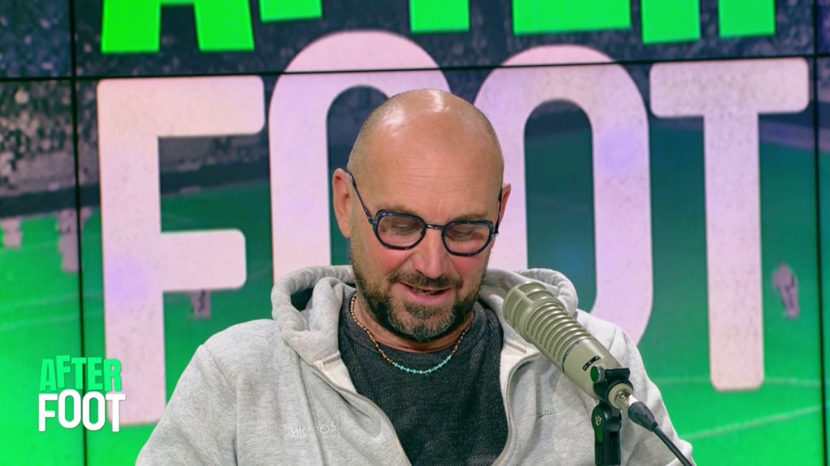 🗣 "On recrute des pseudos joueurs cadres de Ligue 1 ! Le vrai leader ne s'impose pas comme ça !" Lionel Charbonnier évoque la mauvaise gestion nantaise dans la composition de son effectif et pointe du doigt l'absence de vrais leaders au sein de ce dernier.