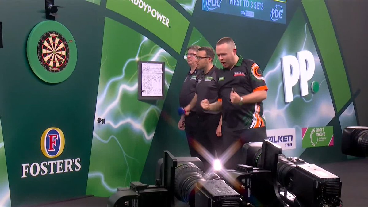 SCUBA STEVE STAYS AFLOAT! This could be getting interesting! Damon Heta squanders three match darts, and Lennon capitalises to keep his hopes alive! 📺 #WCDarts | R1
