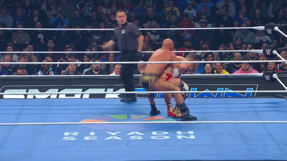How did 𝙄𝙡𝙟𝙖 𝘿𝙧𝙖𝙜𝙪𝙣𝙤𝙫 kick out after all that?! @CiampaWWE Johnny Gargano Candice LeRae