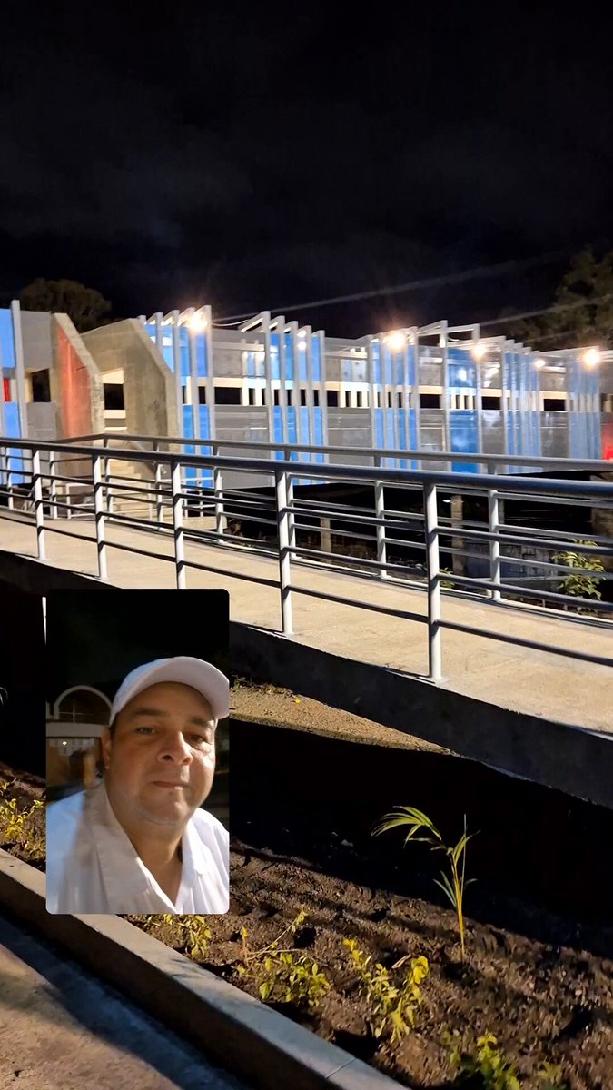 Con mucha alegría, corazón y compromiso entregamos el primer puente de movilidad universal de la capital sobre el bulevar Fuerzas Armadas para que las y los capitalinos que vienen a recibir atención a esta gran obra de amor, TELETÓN, crucen de manera segura y digna hacia este centro de rehabilitación.👩🏻‍🦽👩🏻‍🦯👨‍🦼🩼🌉🛣️ ¡Que siga lo bueno en la capital!❤️✅