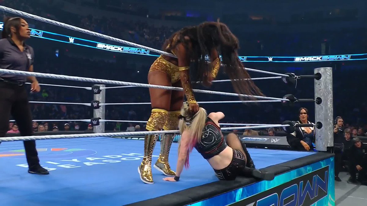 LOOK OUT, CHARLOTTE! Lash Legend did not come to play 🔥